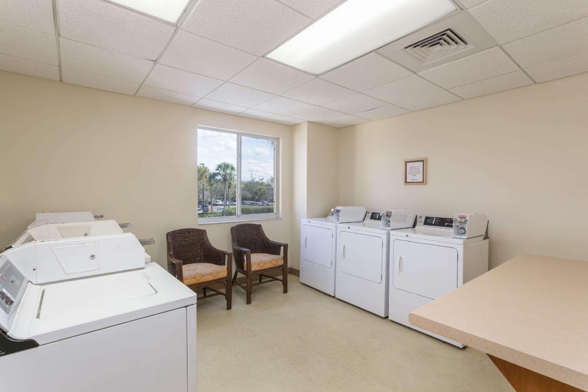 Hawthorn Extended Stay By Wyndham North Naples Εξωτερικό φωτογραφία