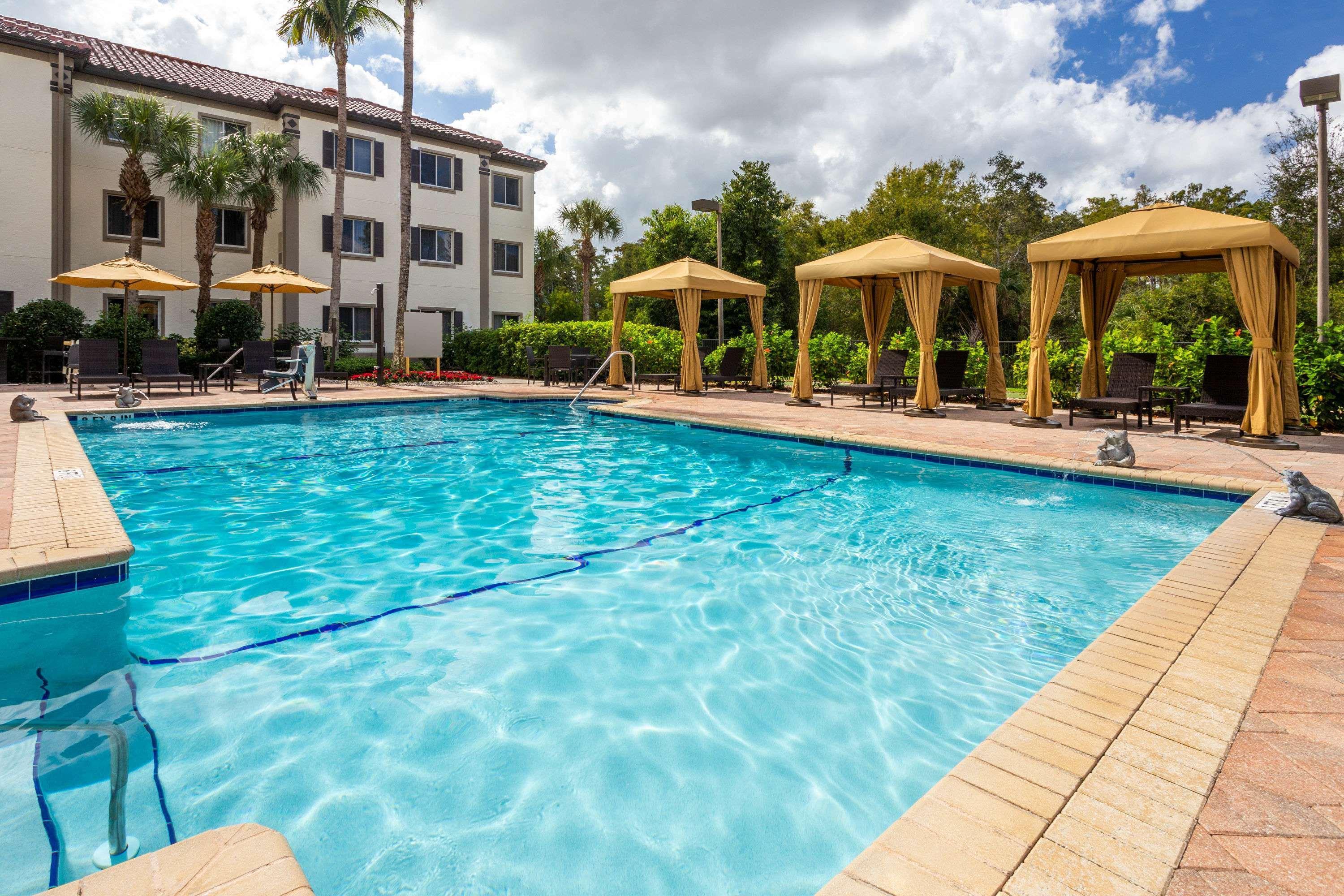 Hawthorn Extended Stay By Wyndham North Naples Εξωτερικό φωτογραφία