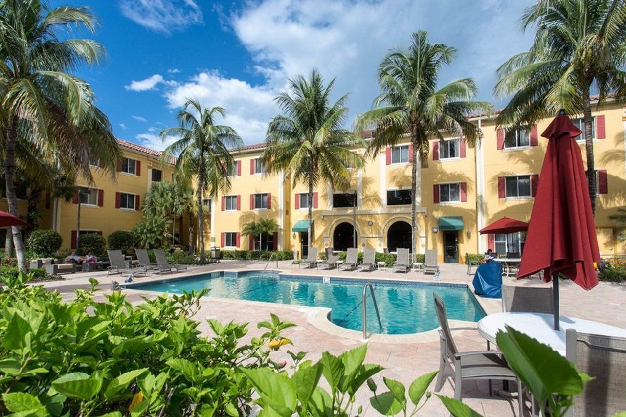 Hawthorn Extended Stay By Wyndham North Naples Εξωτερικό φωτογραφία